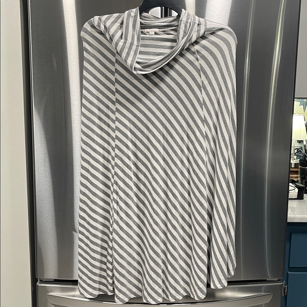 GAP Gray and White Striped skirt